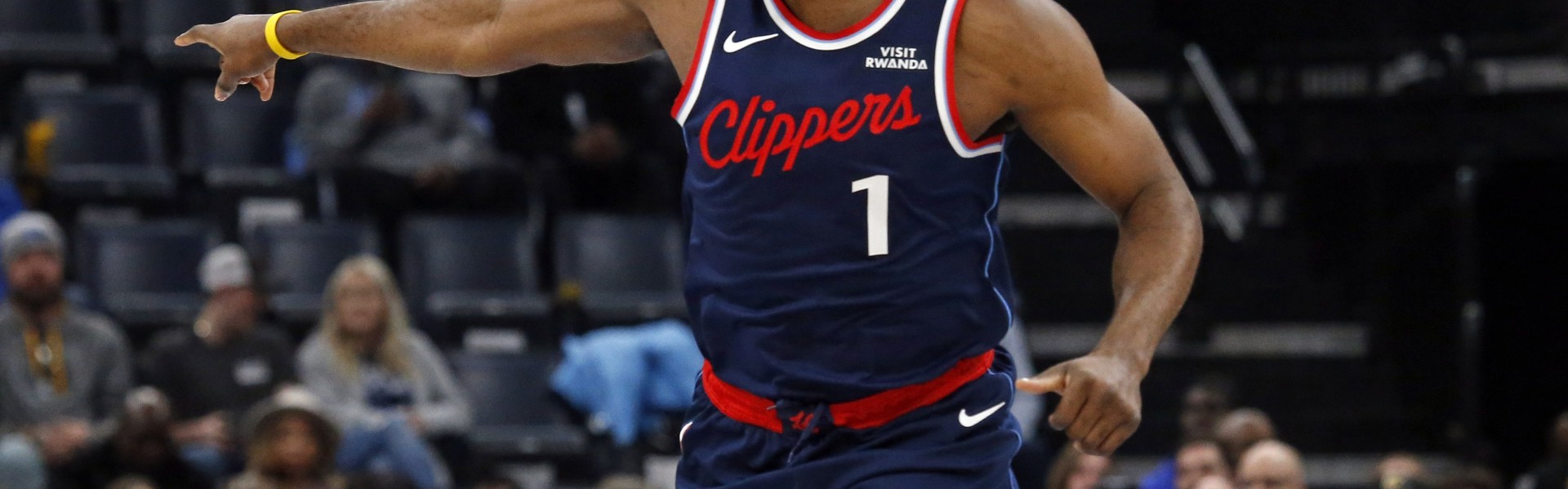 开云入口-快船三分雨连发三弹 持续领跑比分紧咬