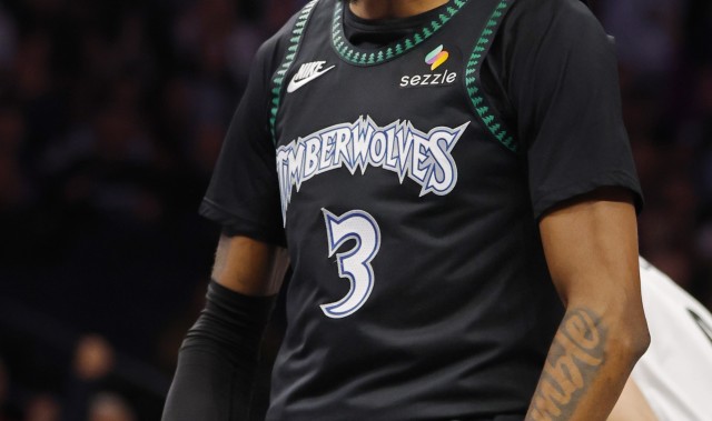 填满数据栏！麦克丹尼尔斯16投7中&amp;罚球2中2得18分6板6助1断1帽