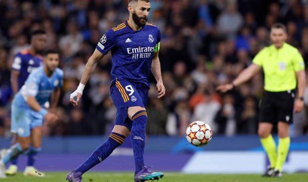 开云服务-本泽马解释为什么打勺子点球：我就是这么自信