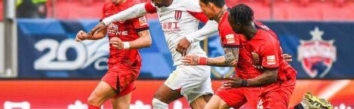 开云网页版-罗慕洛伤退冯卓毅红牌 蓉城最低控球率破海港金身