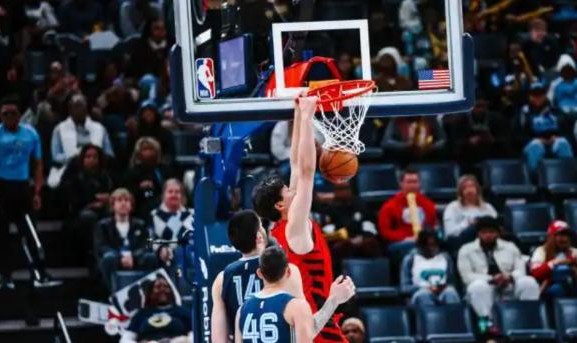 开云服务-先抑后“杨”！生涯首次先发 杨瀚森赢得教练肯定