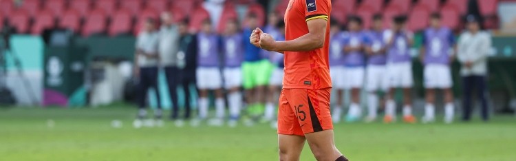 开云官网-足球报：在和彭啸历任教练沟通中，他们普遍看好彭啸在国足的前景