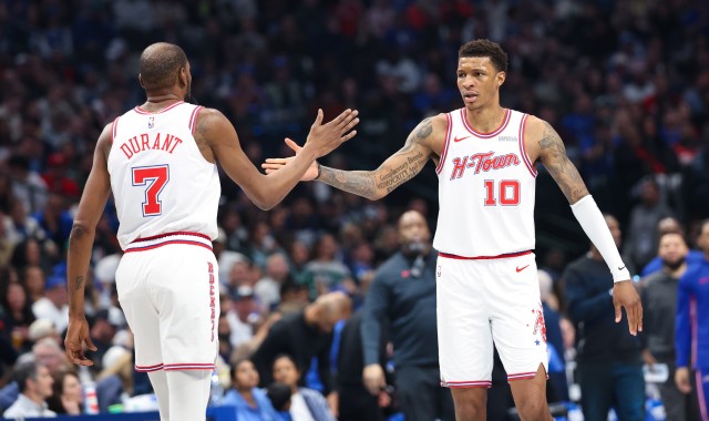 开云入口-乌度卡谈小贾：对手包夹KD就一定有空位 他进了2个三分都是关键球