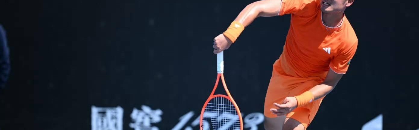 开云服务-吴易昺迎开门红，感冒后又透露腿伤，调侃只记得下轮对手脱发严重