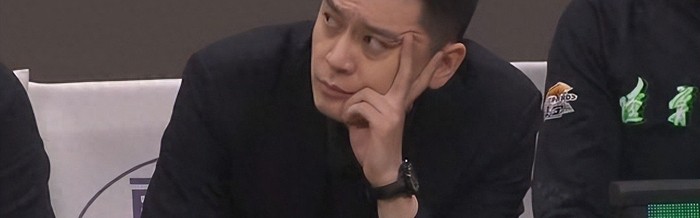 唉！裁10分外援，签7分水货，错误决定致两连败，41岁少帅欲哭无泪|布朗|杨鸣|威尔斯|辽宁队|广东队_新浪体育_新浪新闻