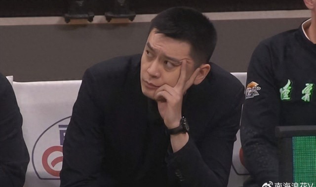 唉！裁10分外援，签7分水货，错误决定致两连败，41岁少帅欲哭无泪|布朗|杨鸣|威尔斯|辽宁队|广东队_新浪体育_新浪新闻