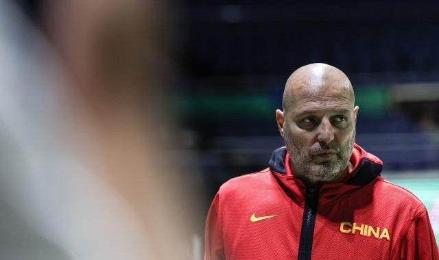 开云服务-姚明透露乔帅合同到年底 世界杯前换帅有客观原因