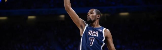 开云登录-大小王合体！詹杜前17投16中把比赛打成全明星表演