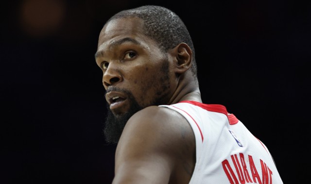 开云入口-背靠背40分钟！杜兰特19中11砍32分正负值+18 三分历史第11里程碑